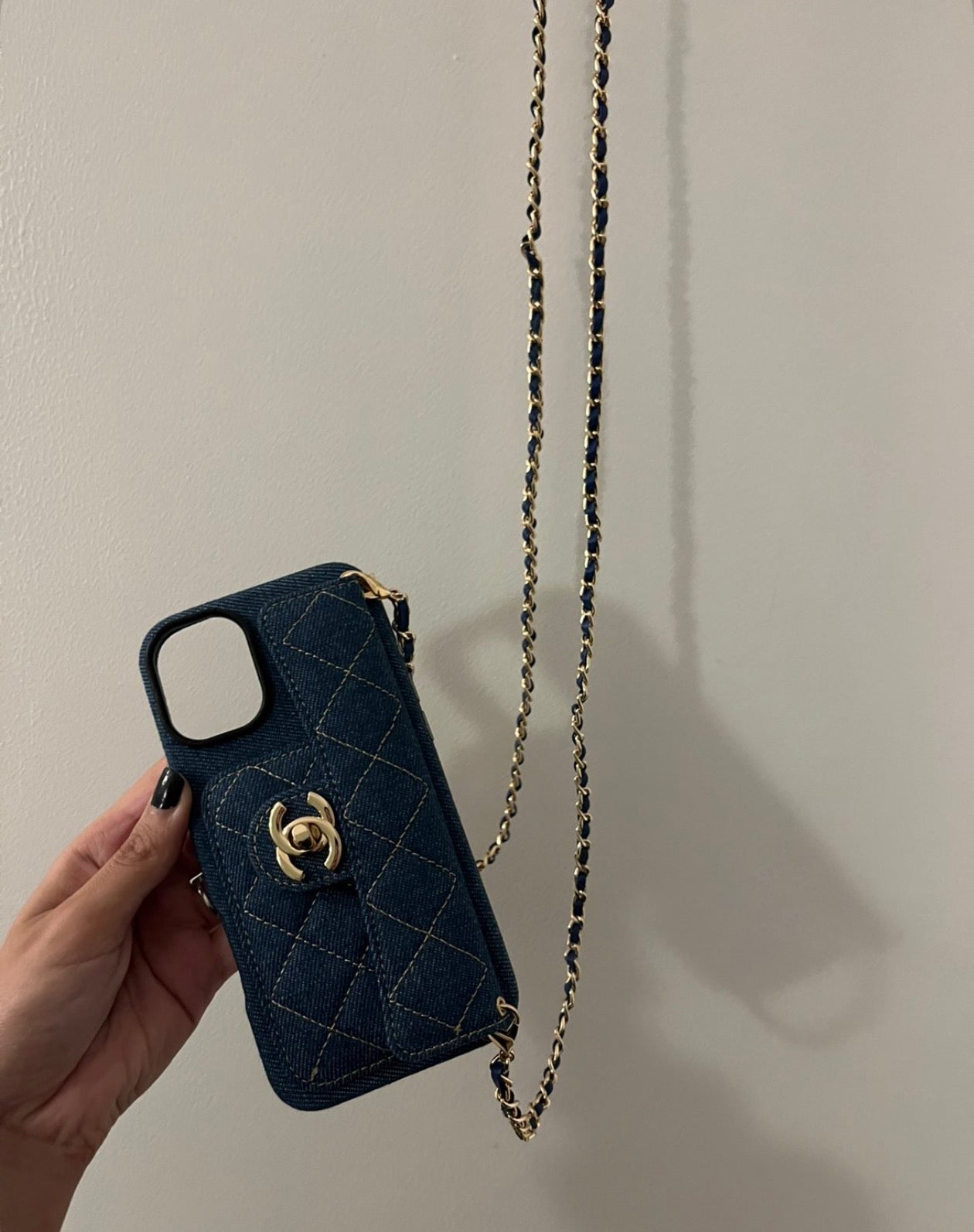 Coque avec bandoulière